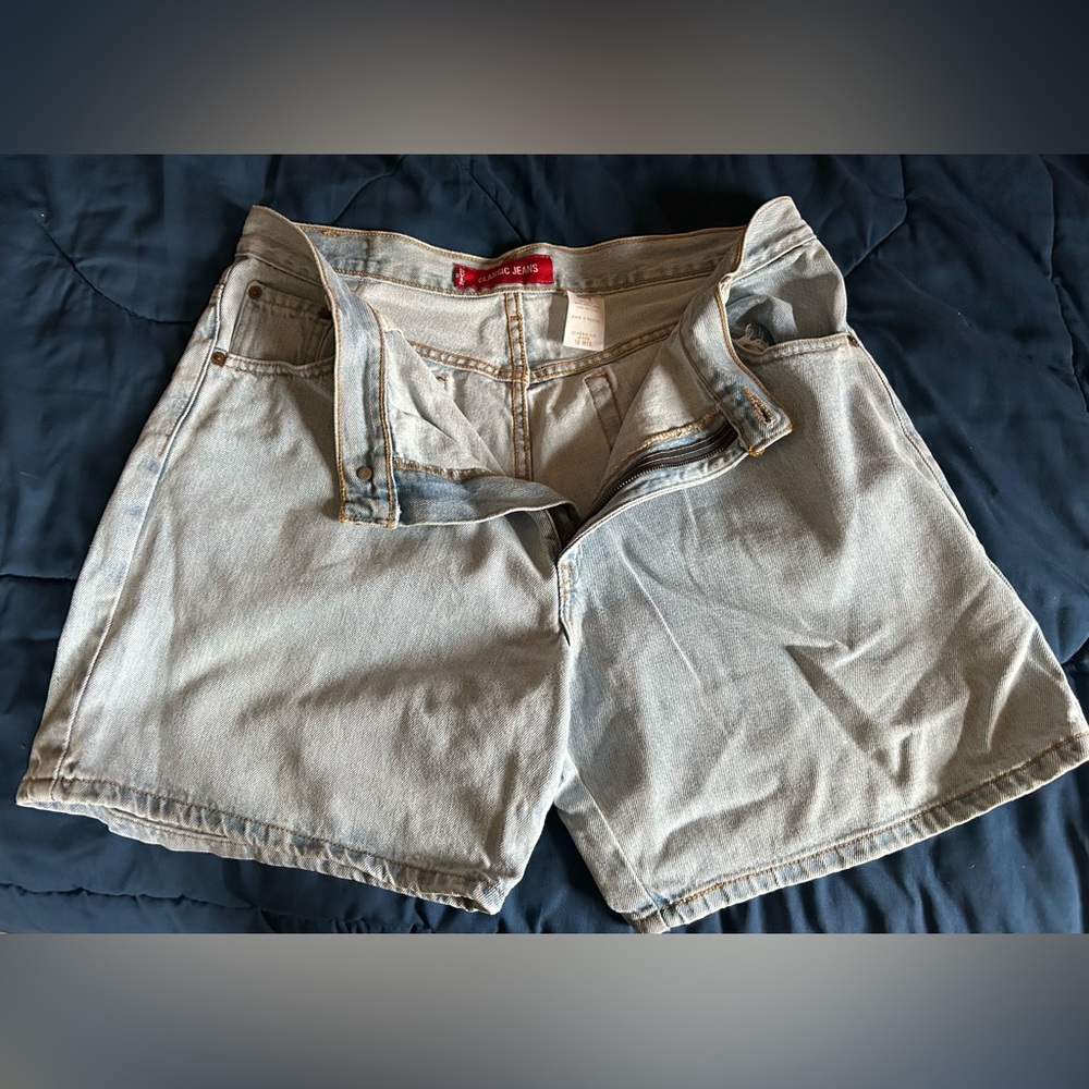 Vintage Levi's classic denim shorts in a light wash.